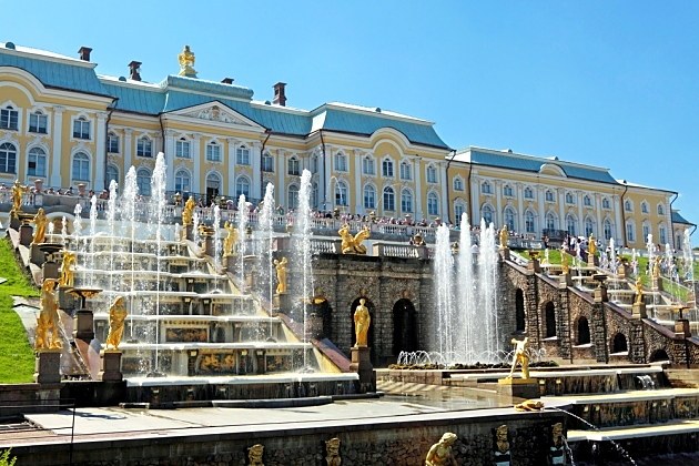 ПЕТЕРГОФ — СТОЛИЦА ФОНТАНОВ
