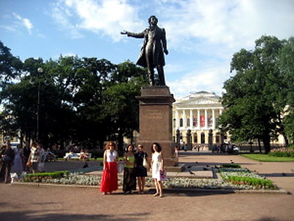 Памятник М. Аникушина